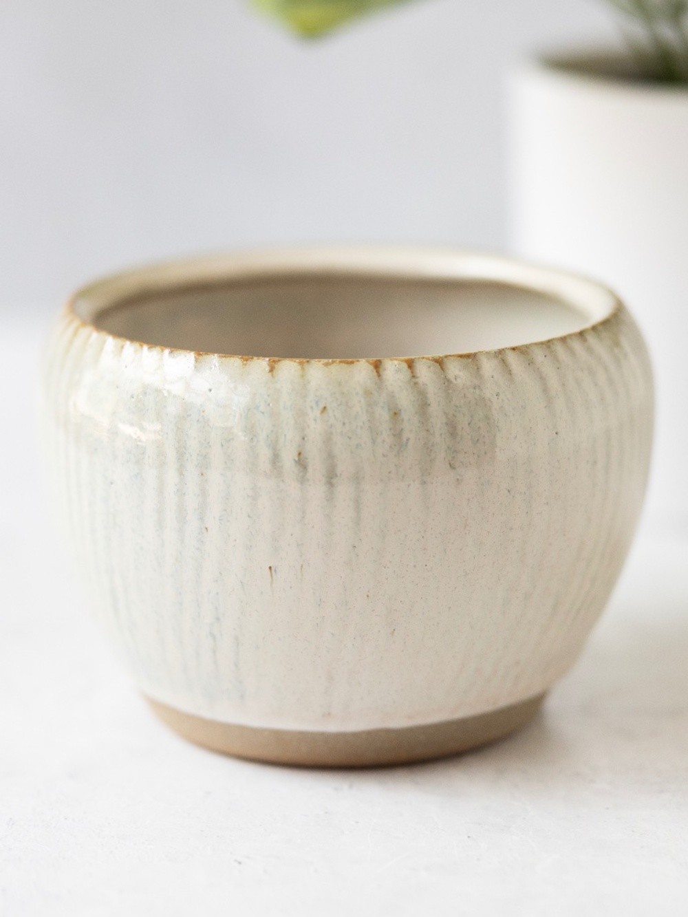 Cream gray brown round ribbed pottery planter 4" x 2.75"